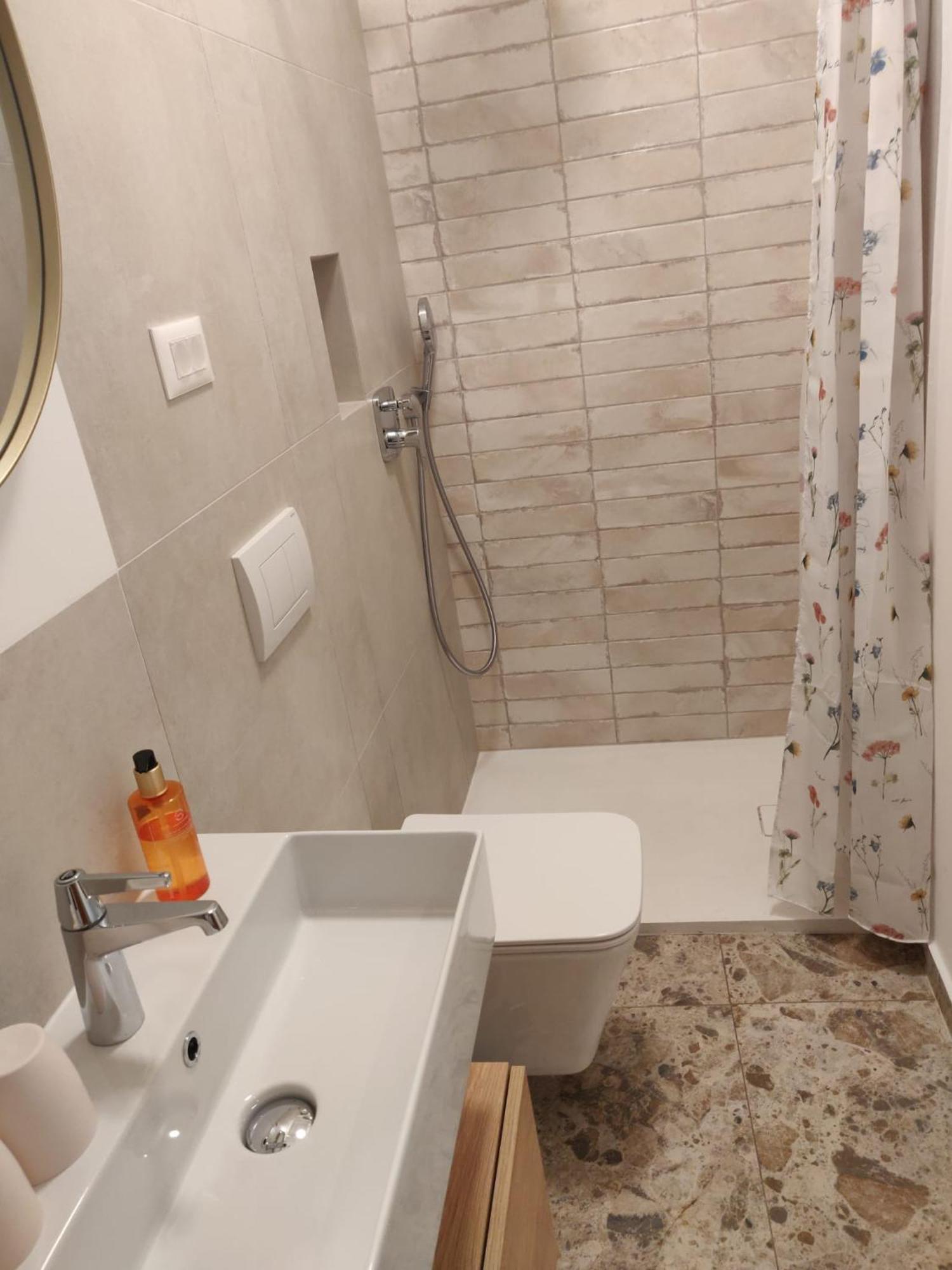 - Near And Town Center, Ground Floor With Small Garden *