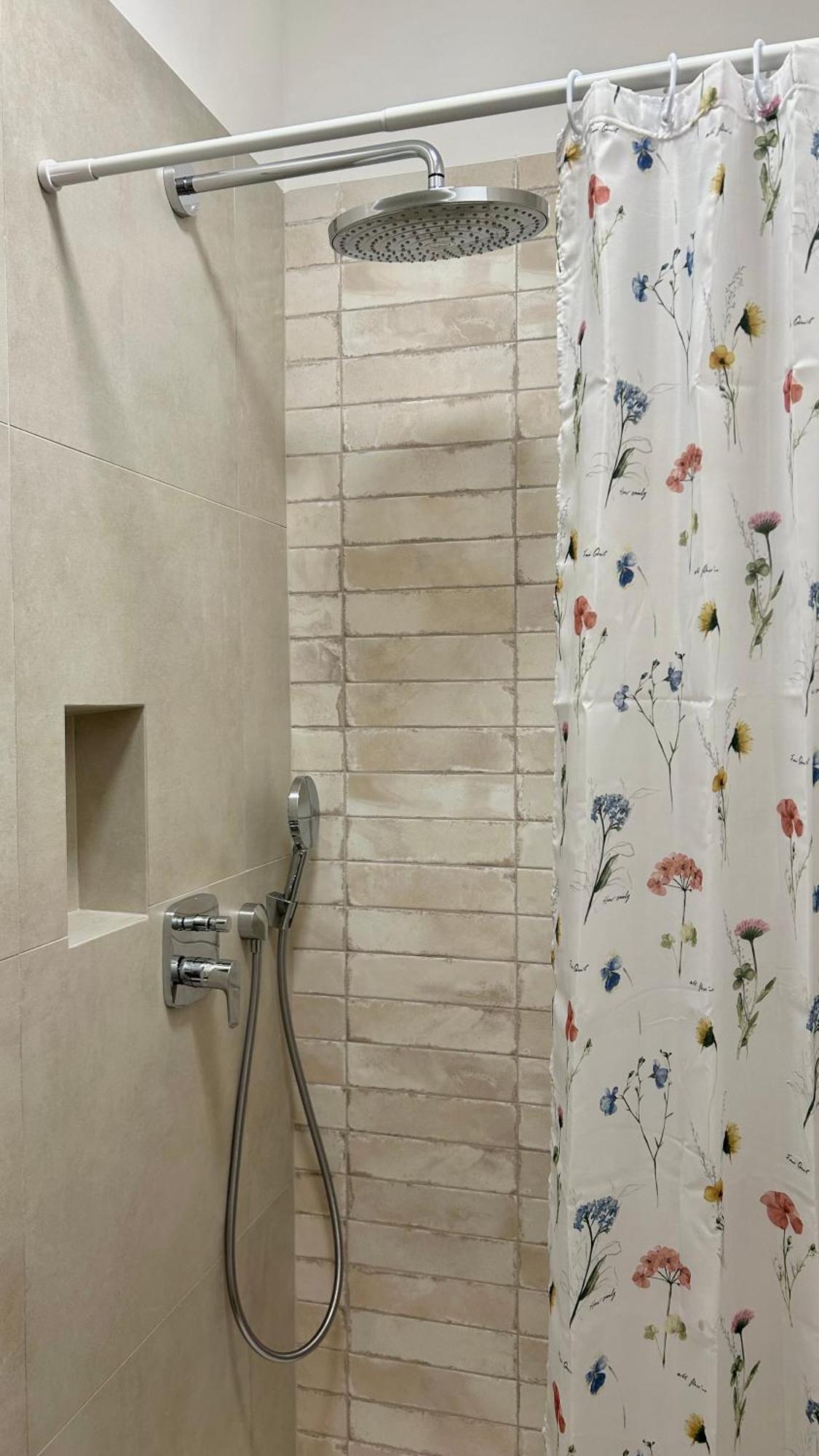 - Near And Town Center, Ground Floor With Small Garden Omis