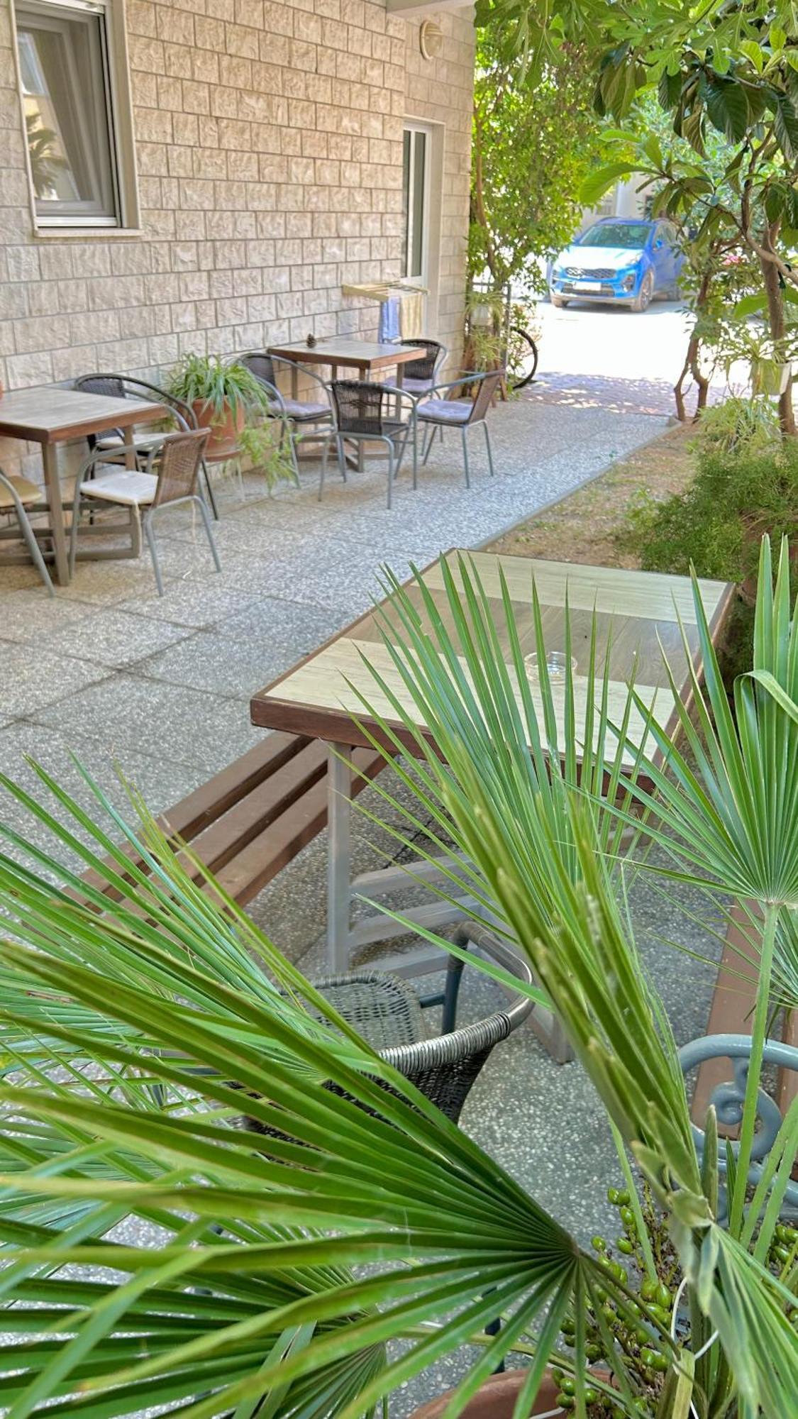- Near And Town Center, Ground Floor With Small Garden Apartment Omis