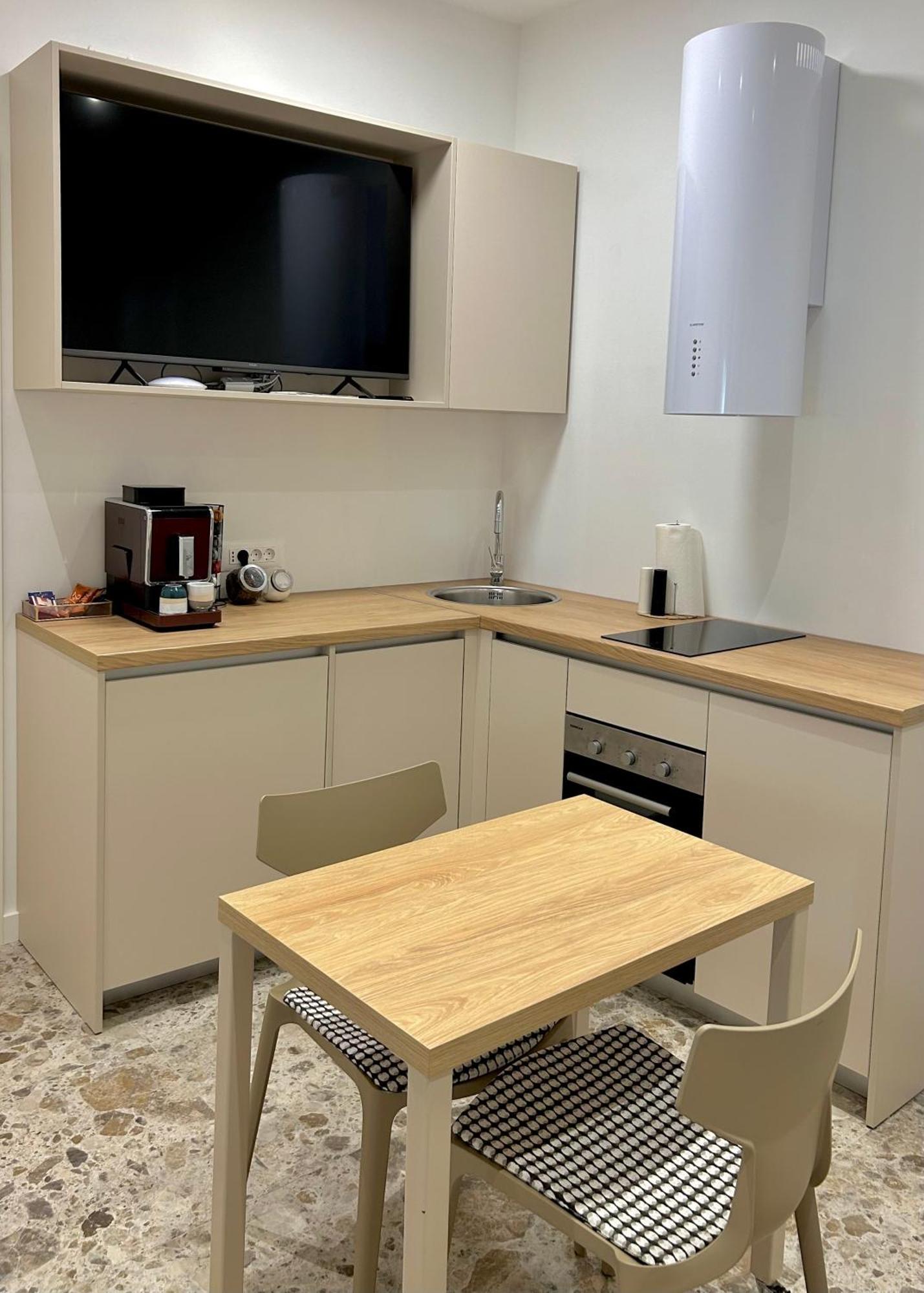 Apartment - Near And Town Center, Ground Floor With Small Garden